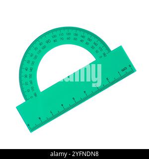 rapporteur demi-cercle transparent vert avec règle arrière-plan blanc isolé, outil de mesure d'angle utilisé dans la géométrie, dessin, transparent transparent Banque D'Images