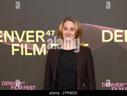 4 novembre 2024, Denver, Colorado, États-Unis : MELISSA LEO, lauréate d'un Academy Award, pose pour des photos au tapis rouge pour le film The Knife au Sie film Center mardi soir. (Crédit image : © Hector Acevedo/ZUMA Press Wire) USAGE ÉDITORIAL SEULEMENT! Non destiné à UN USAGE commercial ! Banque D'Images