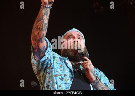 Paris, France. 04th Nov, 2024. Teddy Swims se produit à la salle Pleyel à Paris, France, le 4 novembre 2024. Photo de Lionel Urman/ABACAPRESS. COM Credit : Abaca Press/Alamy Live News Banque D'Images