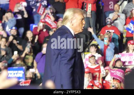 700 Penn St, Reading, PA 19602 États-Unis. 4 novembre 2024. Le président Donald Trump prononce un discours lors d'un Reading, Pennsylvania Election Eve Campaign Rally. Crédit : ©Julia Mineeva/EGBN TV News/Alamy Live News Banque D'Images