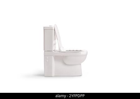 Plan studio de cuvette de toilette ouverte avec un réservoir isolé sur fond blanc Banque D'Images