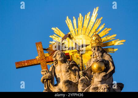 Statue de la Sainte Trinité (1701) dans Morning Sun, Fo ter, Sopron, Hongrie Banque D'Images