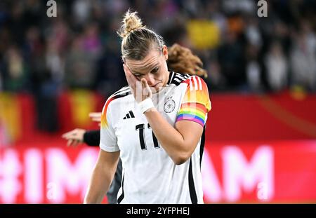 Fussball, Deutschland, Frauen Nationalmannschaft, Freundschaftsspiel, Schauinsland-Reisen-Arena Duisburg : Deutschland - Australien ; Letztes Spiel fŸr Alexandra Popp (GER). Banque D'Images