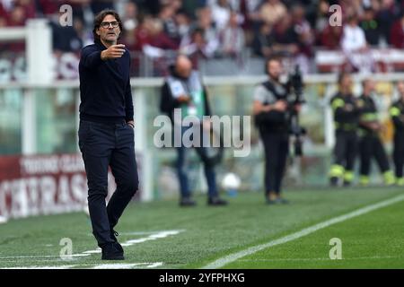 Paolo Vanoli, entraîneur-chef du Torino FC gestes pendant le match de Serie A entre le Torino FC et l'ACF Fiorentina au Stadio Olimpico le 3 novembre 2024 à Turin, Italie . Banque D'Images