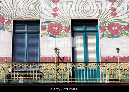 Vienna Art Nouveau House Majolikahaus par l'architecte Otto Wagner Linke Wienzeile 40. Vienne. Autriche. Banque D'Images