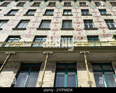 Vienna Art Nouveau House Majolikahaus par l'architecte Otto Wagner Linke Wienzeile 40. Vienne. Autriche. Banque D'Images