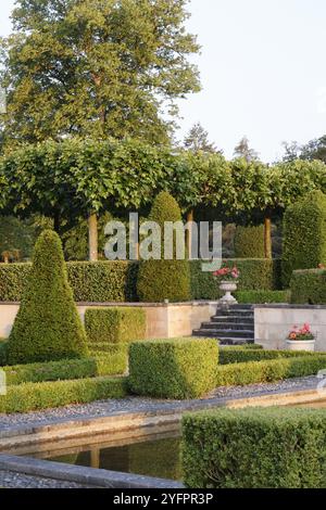 Jardin, Saint-Sauveur-en-Puisaye, Yonne, France Banque D'Images