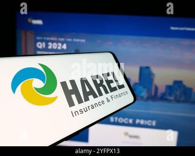 Allemagne. 8 juillet 2024. Dans cette illustration photo, un smartphone avec le logo de Harel Insurance Investments and Financial services Ltd. Est vu devant le site Web. (Crédit image : © timon Schneider/SOPA images via ZUMA Press Wire) USAGE ÉDITORIAL SEULEMENT ! Non destiné à UN USAGE commercial ! Banque D'Images