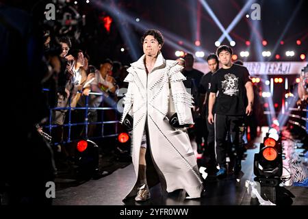 Tokyo, Japon. 13 octobre 2024. Le Japonais Kenshiro Teraji entre sur le ring avant le combat vacant pour le titre des poids mouches WBC à l'Ariake Arena à Tokyo, Japon, le 13 octobre 2024. Crédit : Hiroaki Finito Yamaguchi/AFLO/Alamy Live News Banque D'Images