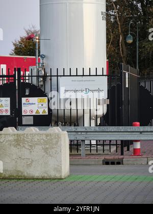 Énergies renouvelables aux pays-Bas : station de ravitaillement en hydrogène pour camions dans une aire de repos , promotion de l'énergie propre et de solutés durables pour les transports lourds Banque D'Images