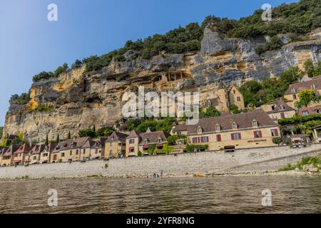 La Roc Gageac ; France : 20 août ; 2024 : village fluvial médiéval de la Roc Gageac en Dordogne Banque D'Images