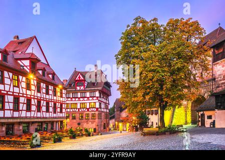 Nuremberg, Allemagne. Kaiserburg et Tiergartnertor Square dans la vieille ville de Nuremburg, Bavière. Banque D'Images
