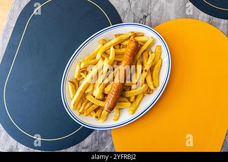 chips et une saucisse de pied de long Banque D'Images