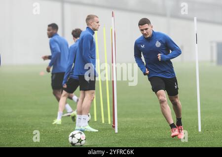 Knokke Heist, Belgique. 05 novembre 2024. Hugo Siquet du Club et Hans Vanaken du Club photographiés lors d'une séance d'entraînement de l'équipe belge de football Club Brugge KV, mardi 05 novembre 2024 à Knokke-Heist. L'équipe se prépare pour le match de demain contre l'anglaise Aston Villa F.C., le quatrième jour de la phase de ligue de l'UEFA Champions League. BELGA PHOTO BRUNO FAHY crédit : Belga News Agency/Alamy Live News Banque D'Images