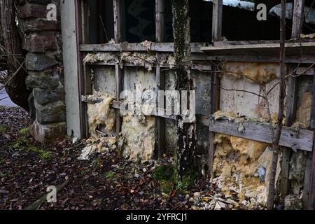 Skånes-Fagerhult, Skåne, Suède. 5 novembre 2024. Station-service abandonnée. Banque D'Images