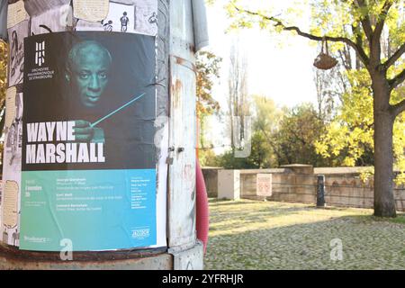 Affiche pour le chef d'orchestre Wayne Marshall avec Orchestre Philharmonique Strasbourg au Palais de la musique et des Congrès, le 8 novembre 2024 Banque D'Images