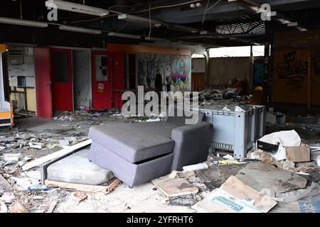 Skånes-Fagerhult, Skåne, Suède. 5 novembre 2024. Station-service abandonnée. Banque D'Images