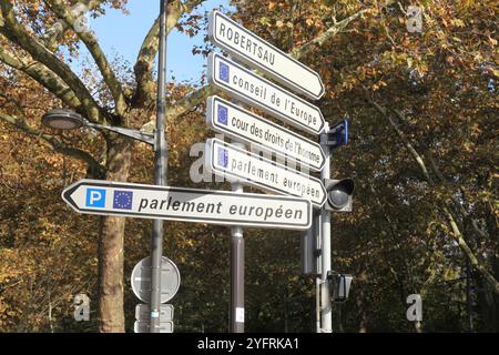 Panneaux routiers français à Strasbourg au Parlement européen, Conseil de l'Europe, Robertsau, 2024 jour Banque D'Images