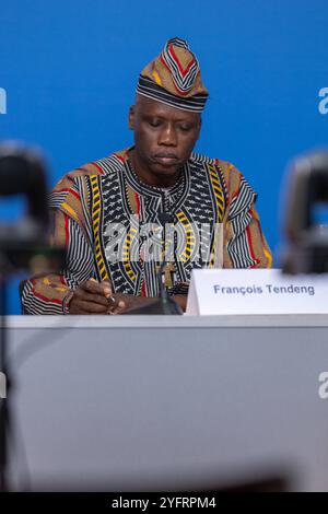 25 Jahre Ziviler Friedensdienst Deutschland, Berlin AM 05.11.2024 : Francois Tendeng, ZfD-Koordinator in Mali BEI der Gemeinsame Pressekonferez mit BM Svenja Schulze BMZ / SPD zur 25 Jahre Jubiläum. *** 25 ans de service civil pour la paix Allemagne, Berlin le 05 11 2024 François Tendeng, Coordinateur CPS au Mali lors de la conférence de presse conjointe avec BM Svenja Schulze BMZ SPD à l'occasion du 25ème anniversaire Banque D'Images