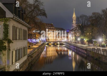 La petite France à Noël, un quartier pittoresque du centre historique de Strasbourg. Inscrit au patrimoine mondial de l'UNESCO. Bas-Rhin, ALS Banque D'Images