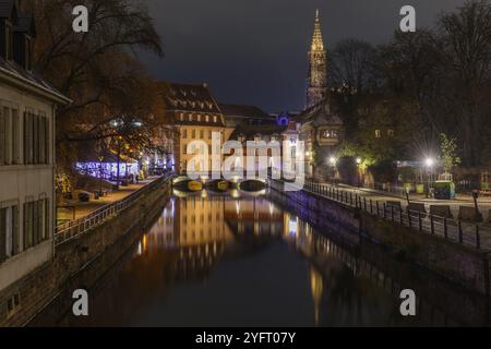 La petite France à Noël, un quartier pittoresque du centre historique de Strasbourg. Inscrit au patrimoine mondial de l'UNESCO. Bas-Rhin, ALS Banque D'Images