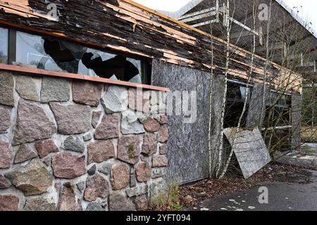 Skånes-Fagerhult, Skåne, Suède. 5 novembre 2024. Station-service abandonnée. Banque D'Images