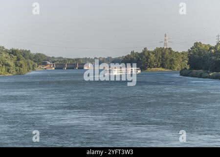 Le Rhin entre Strasbourg et Kehl vu du jardin des deux rives. Bas-Rhin, collectivité europeenne d'Alsace, Grand est Banque D'Images