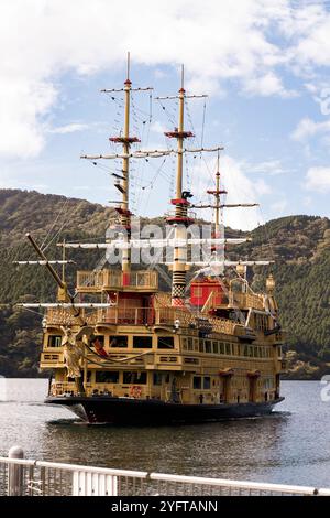 Bateau touristique dans le lac Ashi, Hakone, Japon Banque D'Images