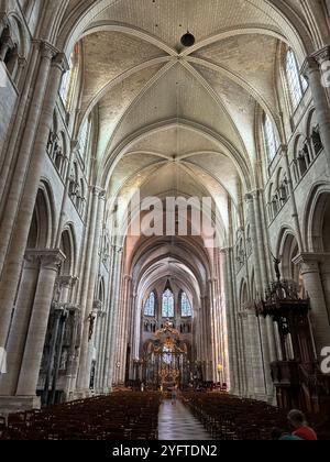 Sens Cathedral Bourgogne intérieur Banque D'Images