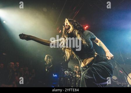 Aarhus, Danemark. 01 novembre 2024. La chanteuse néerlandaise Charlotte Wessels donne un concert au train à Aarhus. Banque D'Images