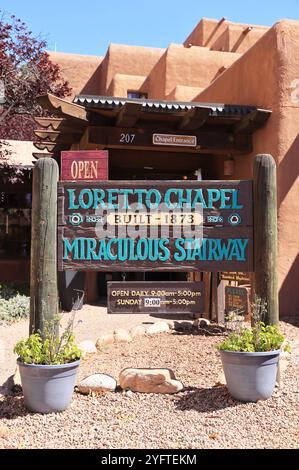 Loretto Chapel construit en 1873, dans l'historique Santa Fe, très visité pour son «escalier miraculeux», que St Joseph construit, selon la légende, USA Banque D'Images