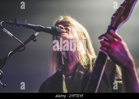 Aarhus, Danemark. 01 novembre 2024. Le groupe danois de metal progressif Vola donne un concert au train à Aarhus. Banque D'Images