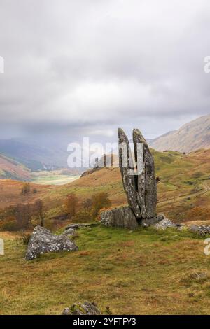 The Praying Hands of Mary est un célèbre rocher fendu au-dessus de Glen Lyon dans les Highlands écossais Banque D'Images