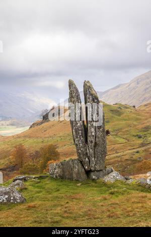 The Praying Hands of Mary est un célèbre rocher fendu au-dessus de Glen Lyon dans les Highlands écossais Banque D'Images