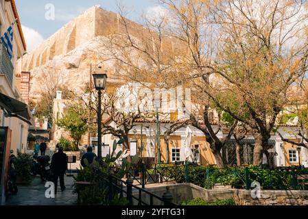 Plaka, quartier historique d'Athènes, Grèce - 2 mai 2024. Photo de haute qualité Banque D'Images