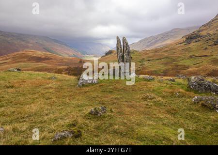 The Praying Hands of Mary est un célèbre rocher fendu au-dessus de Glen Lyon dans les Highlands écossais Banque D'Images