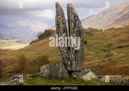 The Praying Hands of Mary est un célèbre rocher fendu au-dessus de Glen Lyon dans les Highlands écossais Banque D'Images