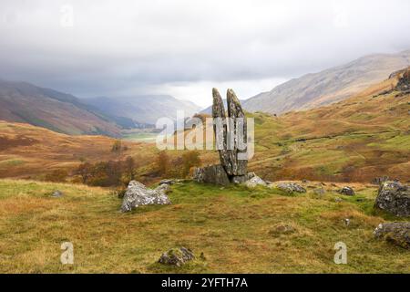 The Praying Hands of Mary est un célèbre rocher fendu au-dessus de Glen Lyon dans les Highlands écossais Banque D'Images