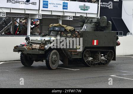 International Harvester Half Track, Piccadilly Lilly, défilé du 80e anniversaire du jour J, une grande collection de véhicules militaires alliés qui ont participé Banque D'Images