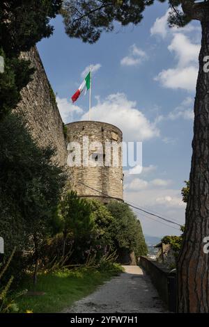 BERGAME, ITALIE, 24 JUILLET 2024 : vue extérieure de la Rocca du XIVe siècle qui abrite le Musée de l'histoire de Bergame, dans le Parco delle Rimembranze. IT Banque D'Images