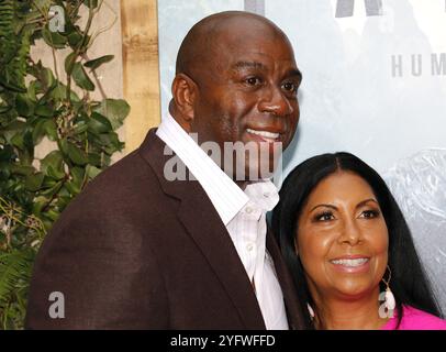 Earlitha Kelly et Magic Johnson lors de la première de « The Legend of Tarzan » à Los Angeles au Dolby Theatre à Hollywood, États-Unis, le 27 juin 2016. Banque D'Images