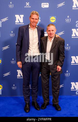 Middelkerke, Belgique. 05 novembre 2024. Invités inconnus photographiés à l'arrivée pour la cérémonie de remise des prix 'Flandrien' du meilleur cycliste belge de la saison cycliste 2024, organisée par le journal 'Het Nieuwsblad', mardi 05 novembre 2024 à Middelkerke. BELGA PHOTO KURT DESPLENTER crédit : Belga News Agency/Alamy Live News Banque D'Images