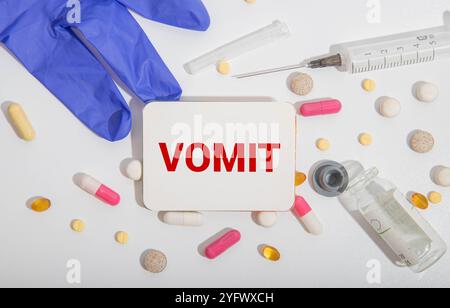 vomit mot écrit sur bloc de bois. vomit texte sur table en bois pour votre desing, concept de coronavirus vue de dessus. Banque D'Images