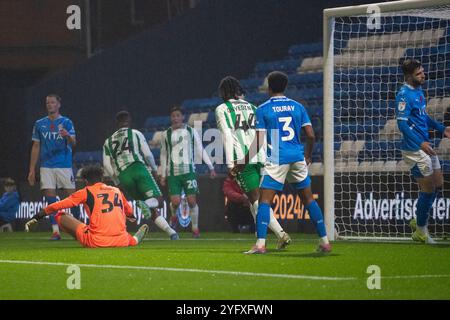 But 3-0 Richard Kone #24 de Wycombe Wanderers F. C marque un but lors du match de Sky Bet League 1 entre Stockport County et Wycombe Wanderers au Edgeley Park Stadium, Stockport le mardi 5 novembre 2024. (Photo : Mike Morese | mi News) crédit : MI News & Sport /Alamy Live News Banque D'Images