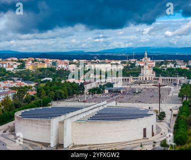 Sanctuaire de notre-Dame de Fatima et Basilique de notre-Dame du Rosaire de Fatima. Vue aérienne de Fatima par drone Banque D'Images