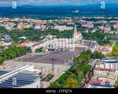 Sanctuaire de notre-Dame de Fatima et Basilique de notre-Dame du Rosaire de Fatima. Vue aérienne de Fatima par drone Banque D'Images