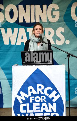 Melissa Green parle à la River action March for Clean Water à Londres le 3 novembre 2024 Banque D'Images