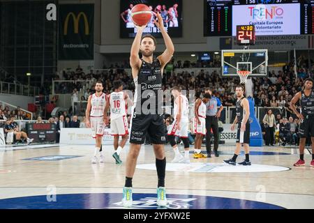 Jordan Ford de Dolomiti Energia Trentino au lancer franc lors du match entre Dolomiti Energia Trentino et EA7 Emporio Armani Milano, mer régulière Banque D'Images