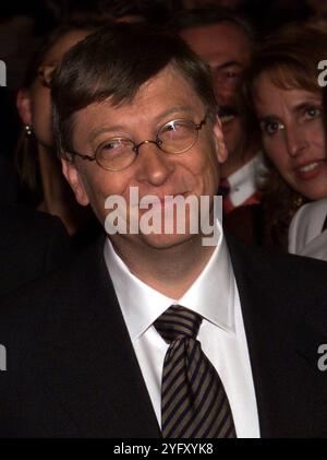 Le patron de Microsoft Bill Gates à l'ouverture de l'exposition -Leonardo da Vinci et Joseph Beuys à la Haus der Kunst à Munich. Le 14 octobre 1999 à Munich, Allemagne. En 1995, Bill Gates achète le Codex Leicester, le seul manuscrit de Léonard de Vinci. Photographe : ddp images/STAR-images crédit : ddp Media GmbH/Alamy Live News Banque D'Images