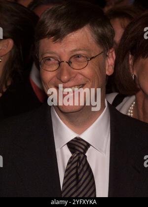 Le patron de Microsoft Bill Gates à l'ouverture de l'exposition -Leonardo da Vinci et Joseph Beuys à la Haus der Kunst à Munich. Le 14 octobre 1999 à Munich, Allemagne. En 1995, Bill Gates achète le Codex Leicester, le seul manuscrit de Léonard de Vinci. Photographe : ddp images/STAR-images crédit : ddp Media GmbH/Alamy Live News Banque D'Images